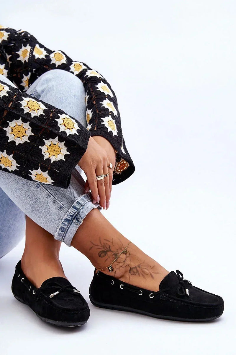 Women’s flat shoes including flat loafers and moccasin-style flats