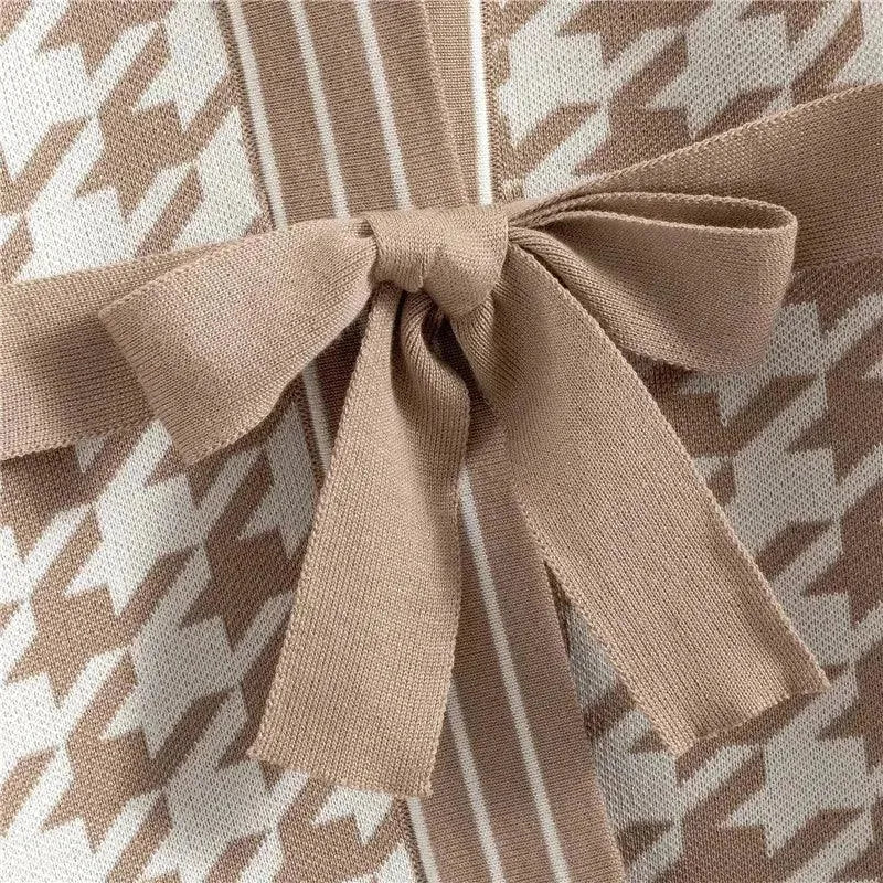 Chic Women Geometric V-Neck Two-Piece Set