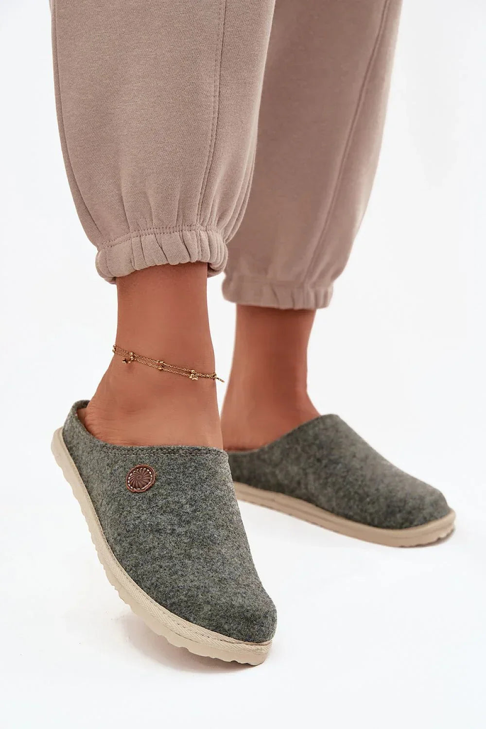  Slippers model 222292 Step in style 