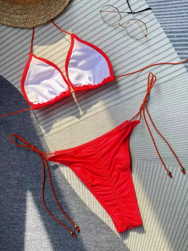 Ensemble bikini string rouge pour femme