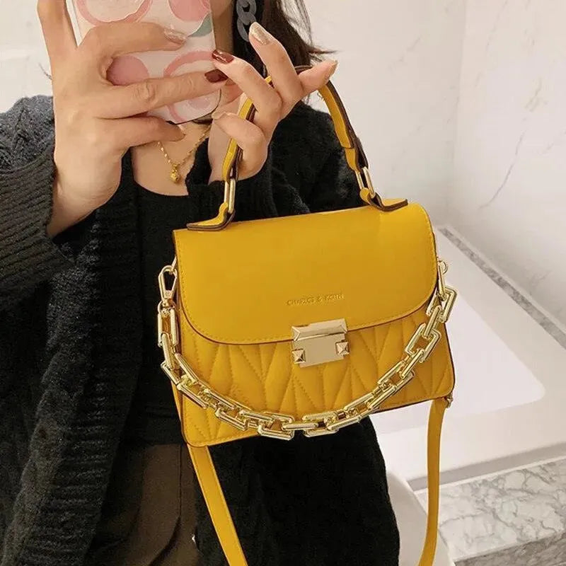 Women Chained Leather Handbag - Handbag - LeStyleParfait