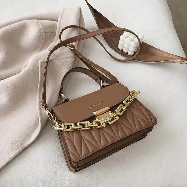 Women Chained Leather Handbag - Handbag - LeStyleParfait
