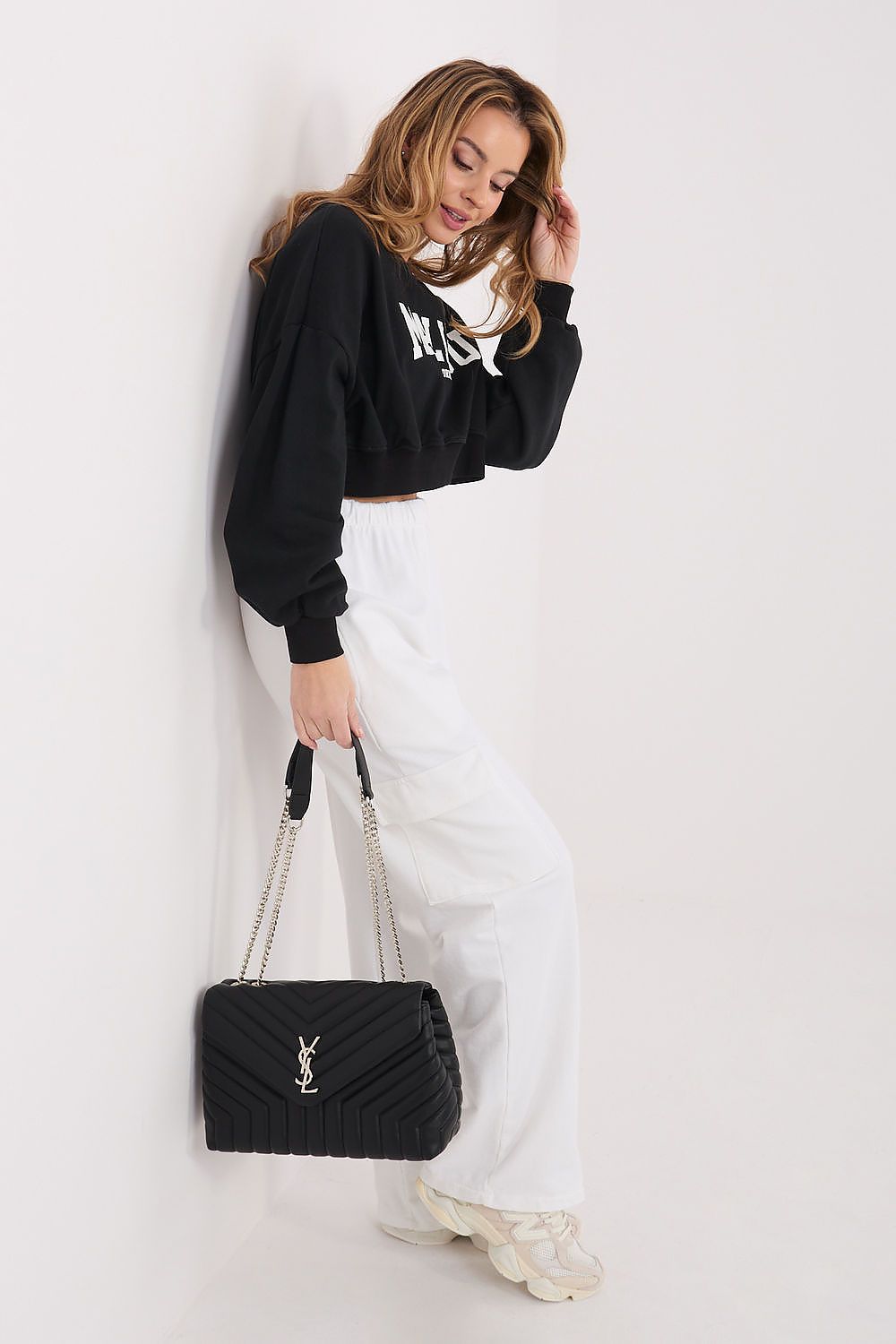 Women Loose Letters Crop Sweatshirt Modern Style-Women Sweatshirt-LeStyleParfait