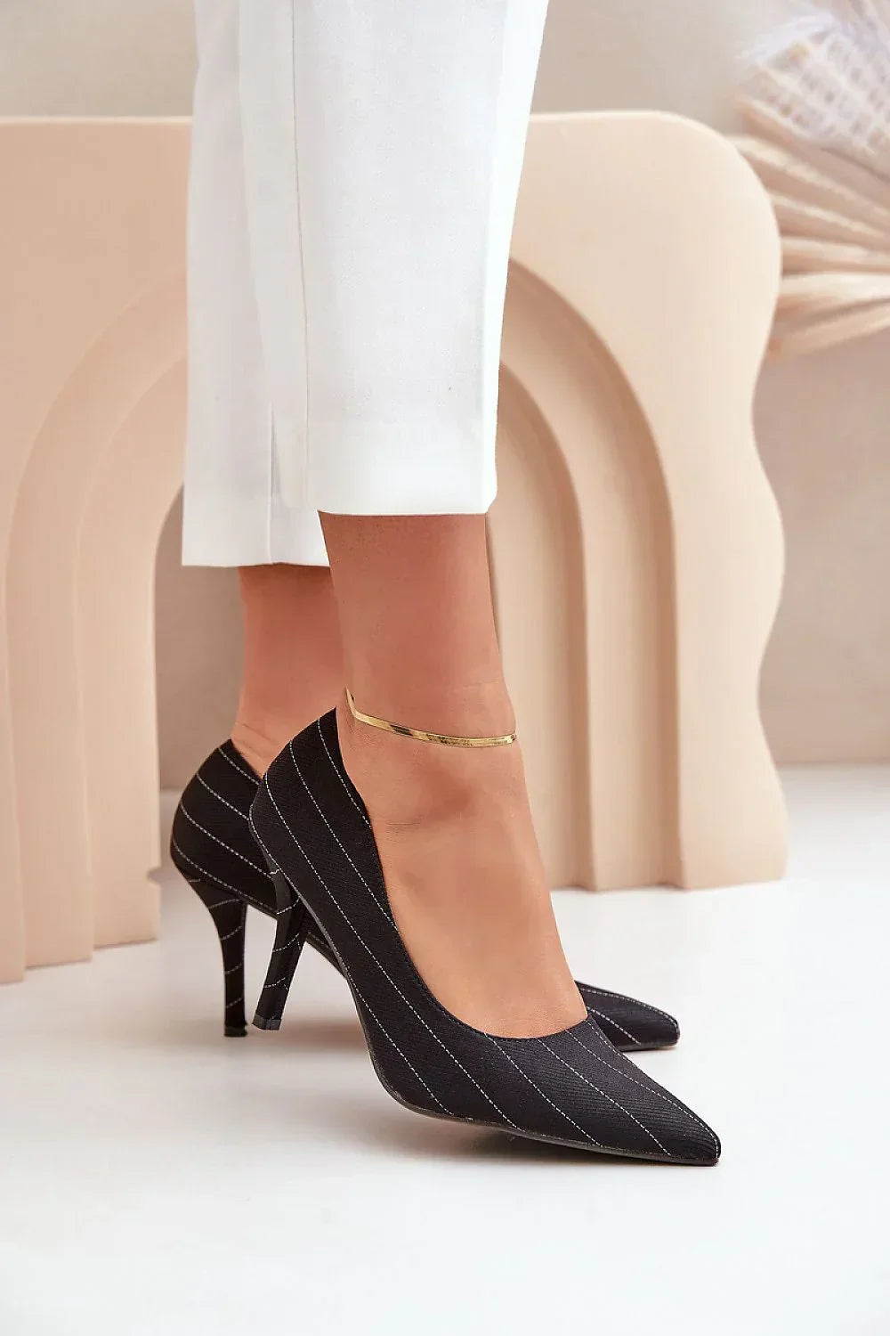 Escarpins Femme noirs à bout pointu et talon aiguille-Escarpins Femme-LeStyleParfait