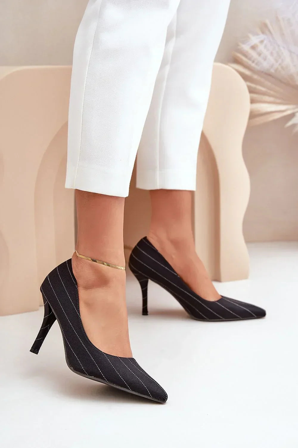 Escarpins Femme noirs à bout pointu et talon aiguille-Escarpins Femme-LeStyleParfait