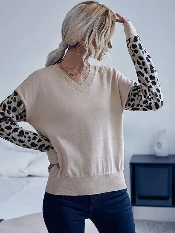 Women’s V-Neck Knit Pullover Sweater – Wild Print
